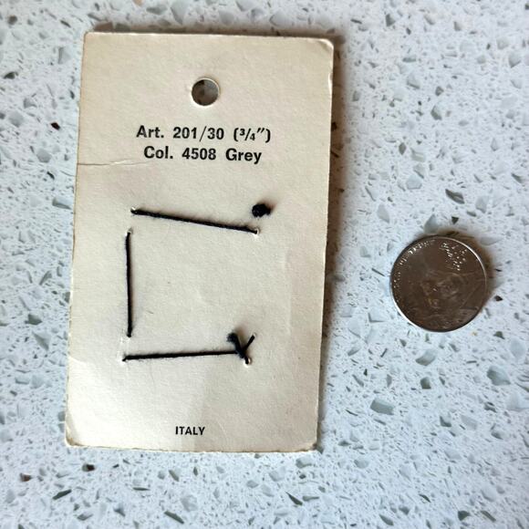 4 Vintage 80s NEW on card Grey Round 4 Hole Shell Buttons Streamline 3/4" - Picture 6 of 6